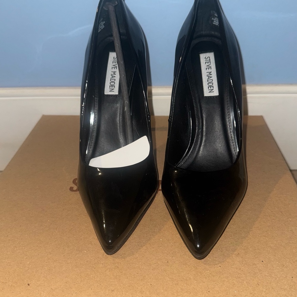 Steve Madden Black Patent Pointed Toe Heels